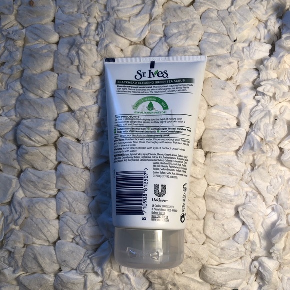 St Ives Green Tea Scrub For Blackheads - Picture 3 of 4